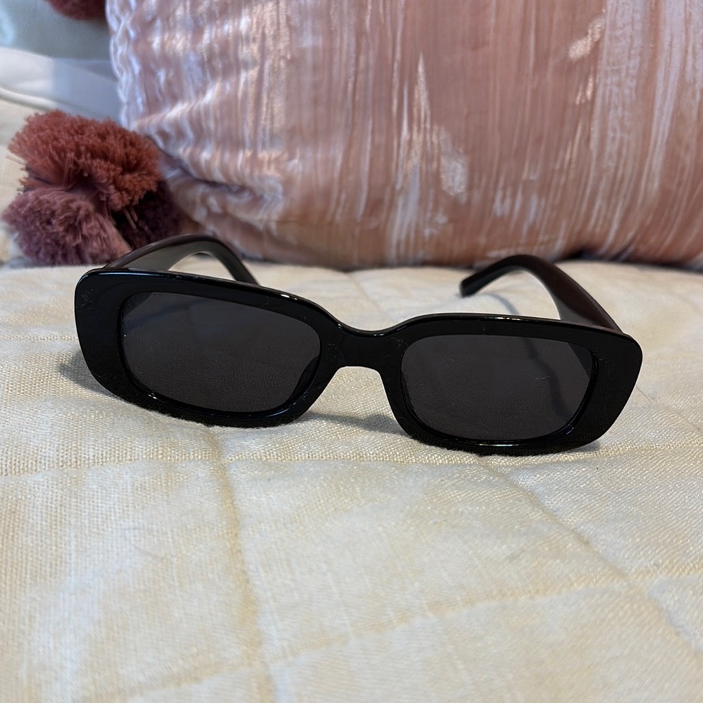 Black Rectangular Sunglasses - Picture 1 of 2
